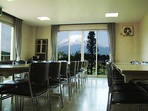 ゼミ・会議等もできる富士山の見える食堂